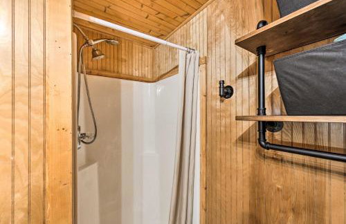 Lakefront Cabin with 2 Lofts, Boats on 4 Acres - Foto 16