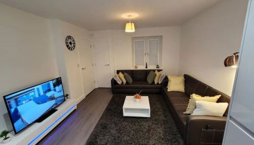 New build home with WI-FI, Smart TV, dedicated office floor, large terrace and Free parking - Foto 3