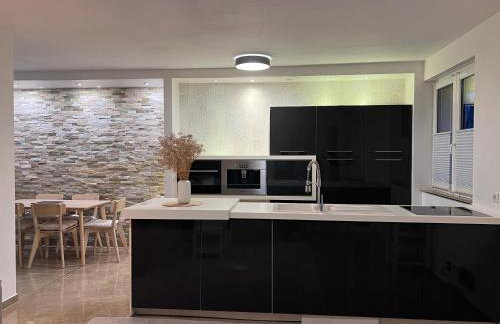 Barrierefreie Luxuswohnung mit Garten - Foto 1