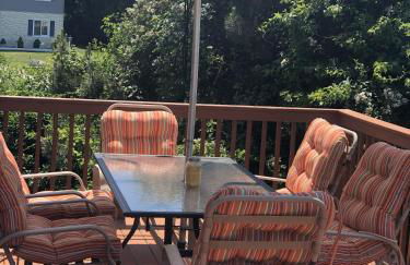 Spacious and Walk to the Beach with Central AC and Outdoor Shower - Photo 3