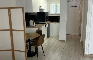 Riviera Retreat - Steps to Beach & Shops, Balcony & AC - Foto 9