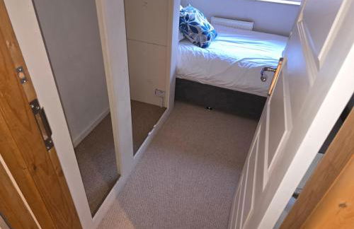 The Holbein Three bedroom home near tilgate park private parking and garden - Foto 10