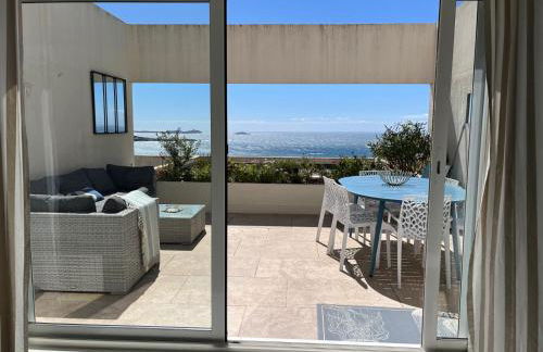 VUE EPOUSTOUFLANTE SUR BANDOL & LA MER 2 pièces, piscine tout confort 4 étoiles, très calme, terrasse spacieuse sans vis à vis, parking privé résidence standing - Foto 26