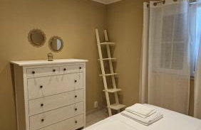 Red House Apartment With Swimming Pool - Photo 12