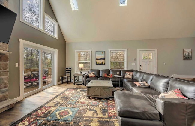 Bear Creek Bliss by Avantstay Sleeps 16 + Game Room, Deck, Fire Pit! - Foto 18