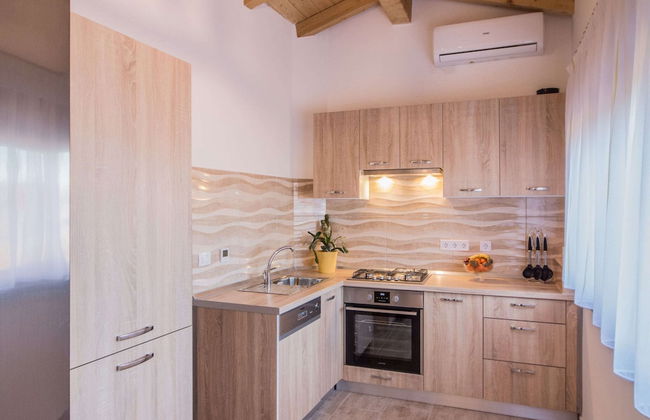 Attractive Holiday Home with Pool, Hot Tub, Patio, Courtyard - Foto 4