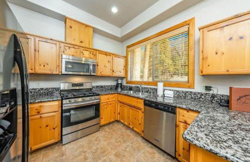 Sierra Pines Villa Deck Jetted Tub Game Rm - Photo 9