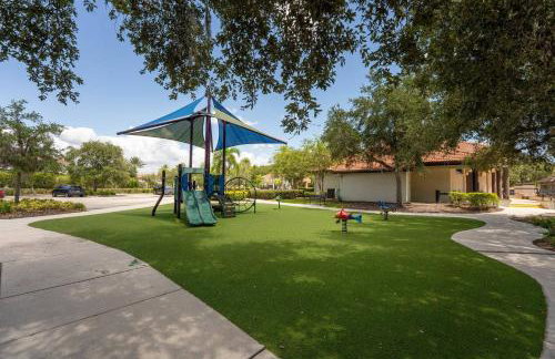 4BR Bella Vida Lakeview Pool Townhome - Photo 37