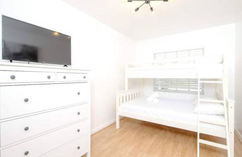 Stunning Lake-Front Villa with Pool & Spa - Foto 12