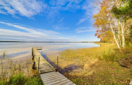 Dock and Fire Pit Lakefront Cottage in Gould City! - Foto 22
