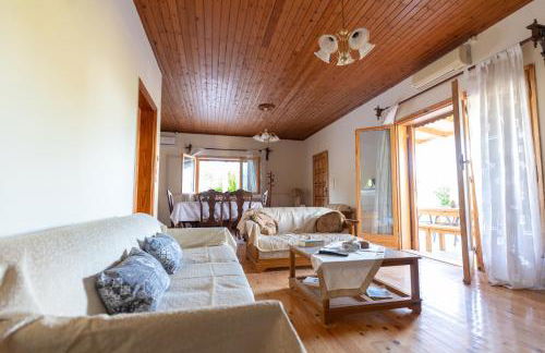 Peach Pine House - Escape Near City, Beach and Athens Airport - Foto 15