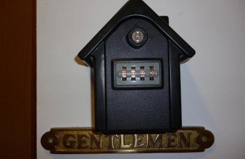 Gentlemen appartement au premier étage à 50 metres de la mer - Photo 15
