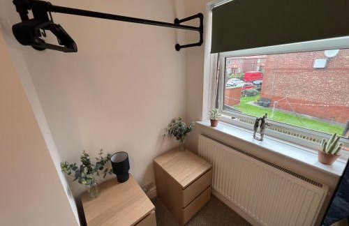 Altrincham House - 2BR - Sleeps 6 - WiFi - Parking - Foto 21
