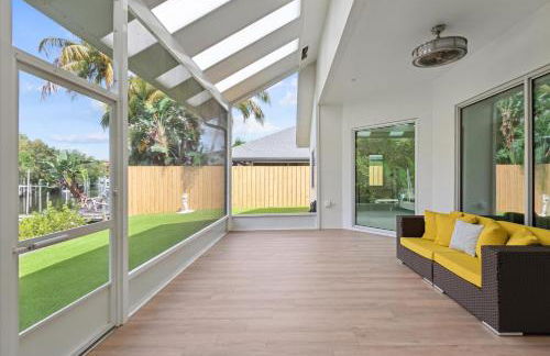 Luxury Modern Waterfront House in BEST Location! King Bed Suite & Close to Beach - Photo 30