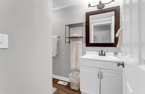 Pet Friendly Group Getaway with Grill and Deck - Foto 8