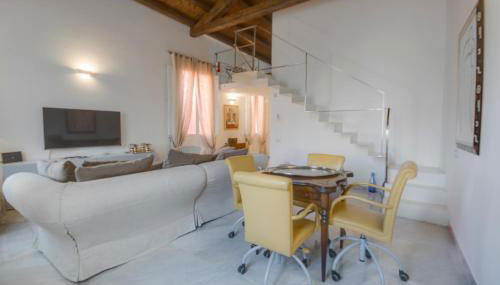 Right House - Characteristic Marina District - Photo 4