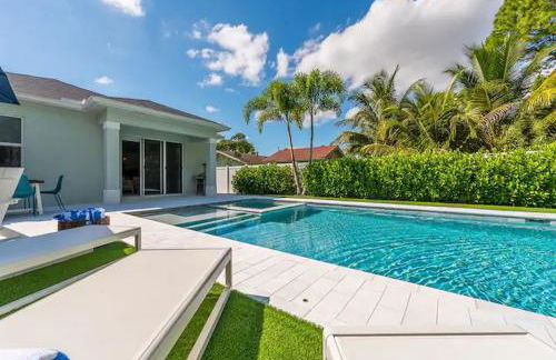 Opulence & Serenity at Our Luxury Home in Jupiter! - Photo 10