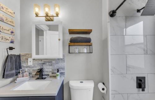 Stylish Retreat by Shaker Square, Fast WiFi, Porch - Foto 18