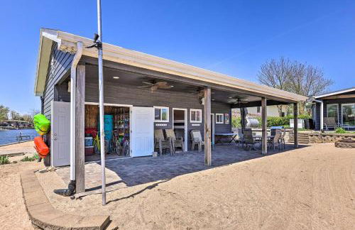 Lakefront Bellevue Home Private Beach and Fire Pit! - Foto 35