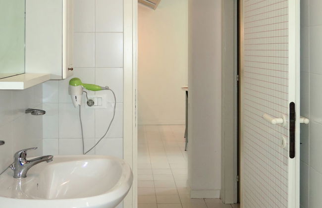 2 bedroom Apartment in Lignano Sabbiadoro with swimming pool and garden - Photo 12