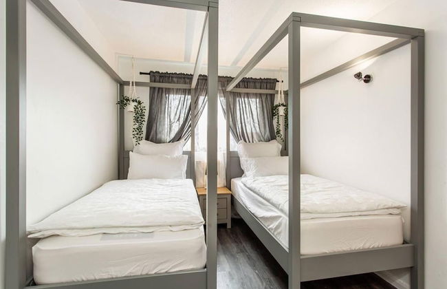 Immaculate 2-bed Apartment in Dagenham - Photo 5