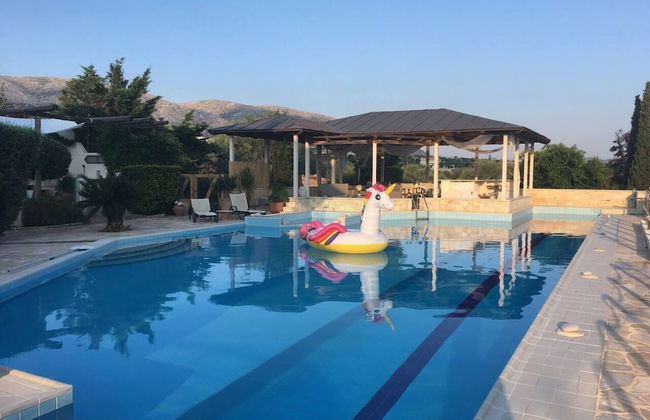 Stunning 4-bed Villa in Lagonisi Kalivia Thorikou - Photo 28