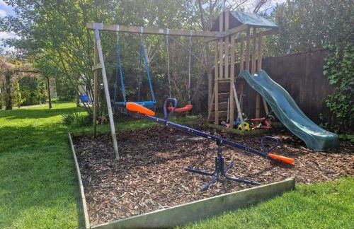 South Coast New Forest Holiday Home-4 Bed-Sleeps 8-Spacious-Parking-EV Dock-Large Garden-Playground-Great for Families-Groups-Professionals - Foto 31