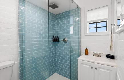 Fable by Avantstay 2 Unique Spaces, w/ Bowling, Hot Tub, Fire Pit, Large Yard - Foto 54