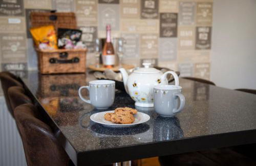 Oak House - sleeps 10 with Bar & Games room - Foto 9