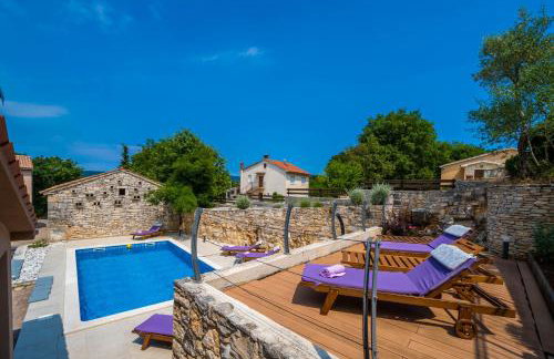 LUXURY VILLA ON SPACIOUS PRIVATE PROPERTY - Photo 51