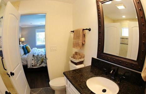 Classy 4 Bedroom 3 Bath Pool Home 3/4 Mile Walk To Disney - Foto 47