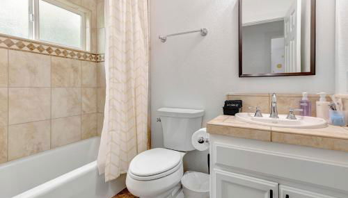 Modern Family Home w/Pool and Hot Tub - Foto 5