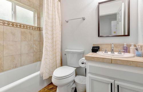 Modern Family Home w/Pool and Hot Tub - Foto 5