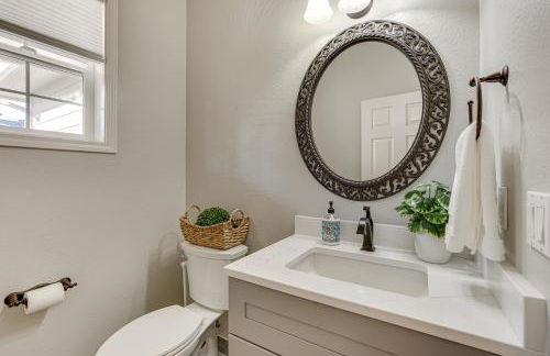 Spacious Home with Swim Spa and Deck in Medford! - Foto 13