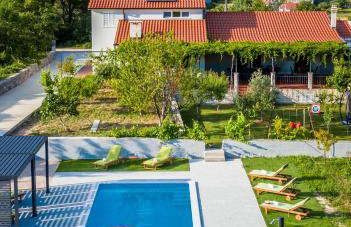 Villa Eleona with private pool and garden - Photo 1