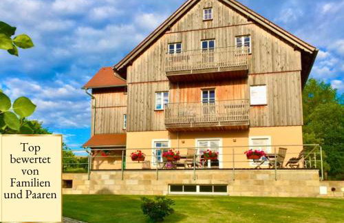 Ferienhaus Winterbergblick, Nationalpark Sächsische Schweiz, 5 Wohnungen und Gemeinschaftsraum, Boulderraum und Sauna im Haus - Foto 1