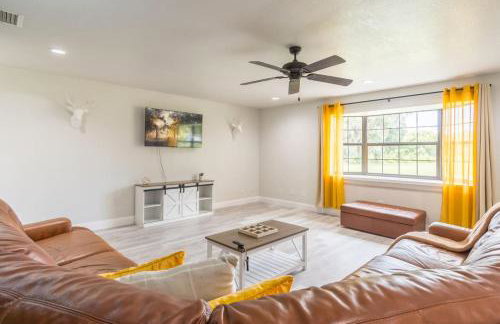 Entire Home with Air Hockey and Firepit - Photo 48