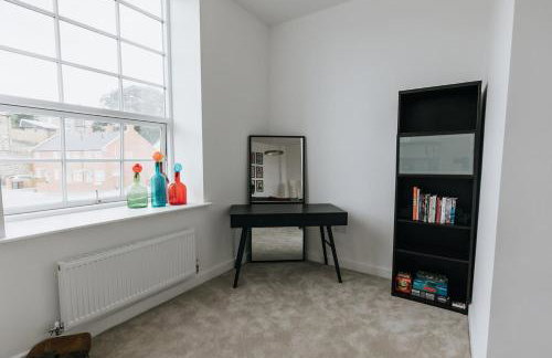 Grade II Mill Townhouse in Leeds with Free Parking which Sleeps 6 - Photo 46