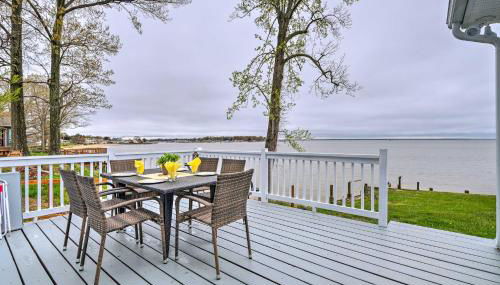 Waterfront Cottage with Private Beach and Deck! - Foto 2