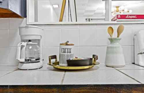 Modern Apartment with Parking & Prime Location - Foto 46