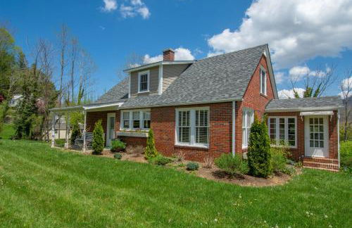 Walk to Downtown West Jefferson! Farmers Market, Breweries & MORE - Foto 3