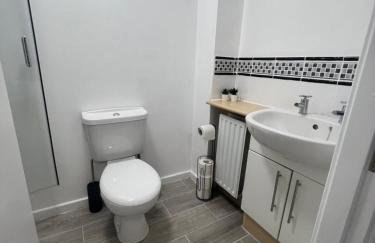 New Manchester City Getaway House with 2 FREE Parking - Foto 11