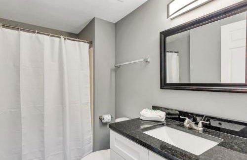 Settle into Soulard 6 beds 2 full baths - Photo 13