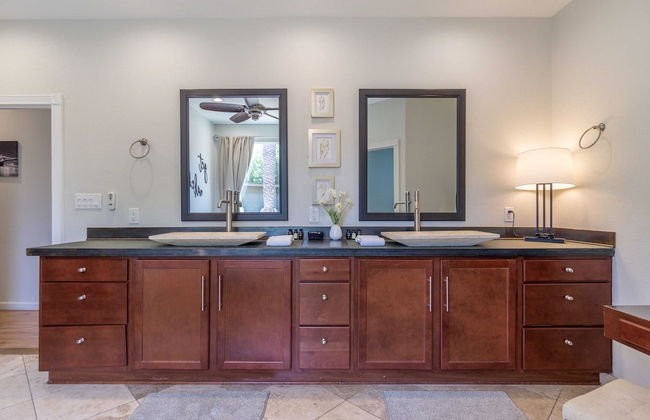 Sereno Ranch by Avantstay Sleeps 16! Outdoor Bar/kitchen, Pool, Fire Pit & Hot Tub! - Foto 36