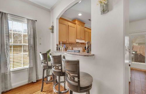 Cozy 2B Townhouse - King Bed - Foto 8