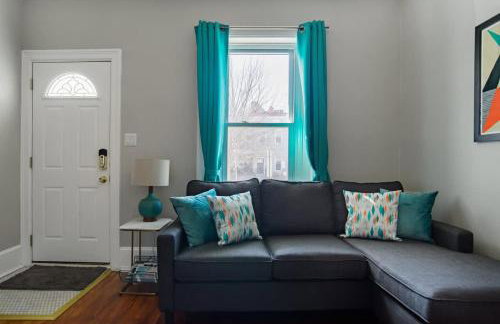 Mid-Century Marvel Steps from Restaurants Bars and Markets 3BR & 2BA - Foto 14