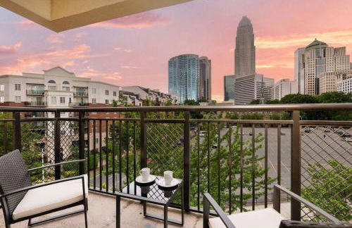 The Tar Heel - Stylish 4BR with City Views - Free Parking - Gym - Foto 2