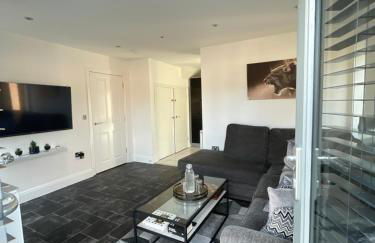 Luxury 2 Bedroom Northampton Townhouse with Balcony - Foto 6