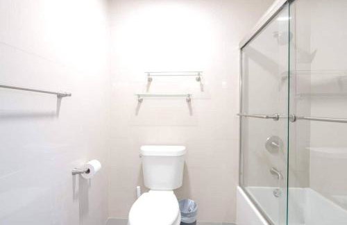 Stunning Lake-Front Villa with Pool & Spa - Foto 26