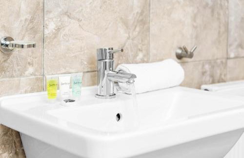 Stylish 4 Bedroom Townhouse - Edgbaston - Near Birmingham City Centre - Sleeps 8 - Parking - 578P - Foto 52